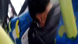 Nữ sinh hút thuốc và ...