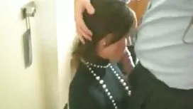 Anh ta sở hữu một ph ...