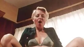Amanda hút cả hai củ ...