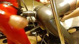 Với một cái mông hoà ...