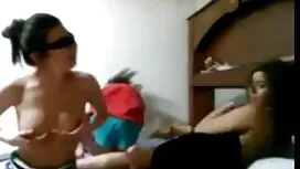 Trong khi người hàng ...