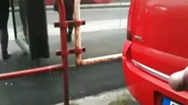 Deluxe và Lara thật  ...